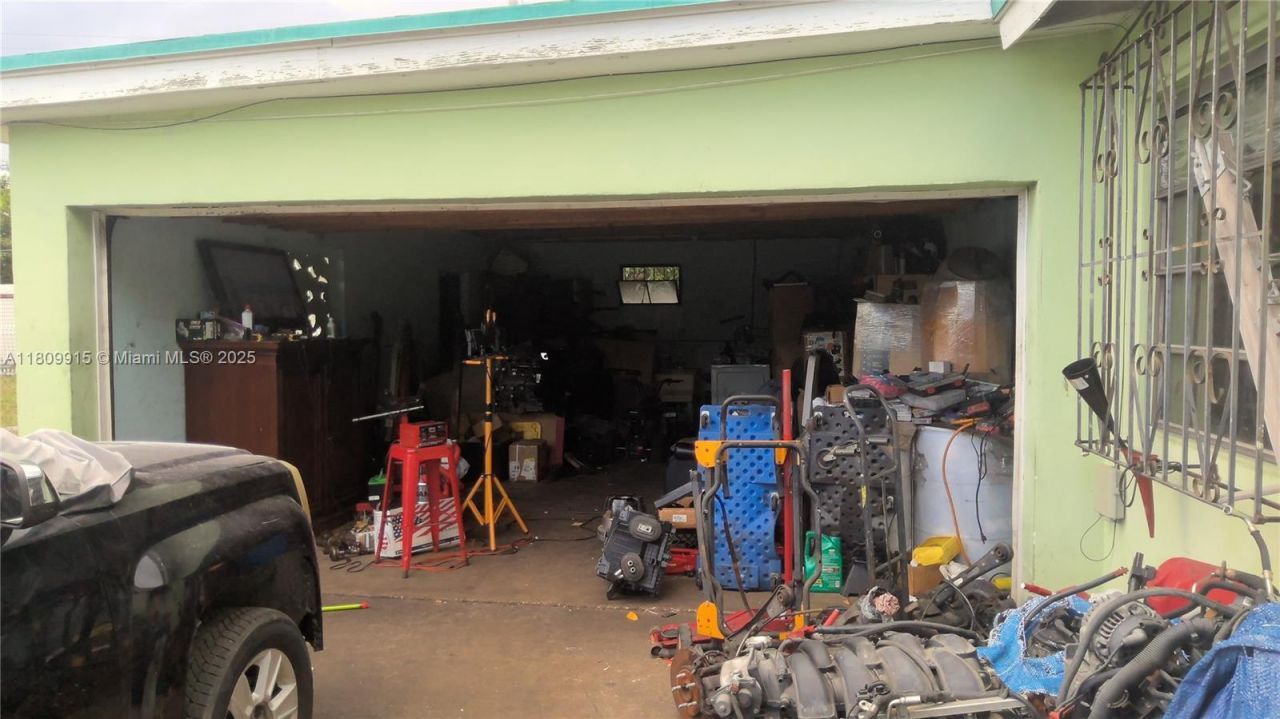 3015 NW 83rd St, Miami, FL 33147 Photo