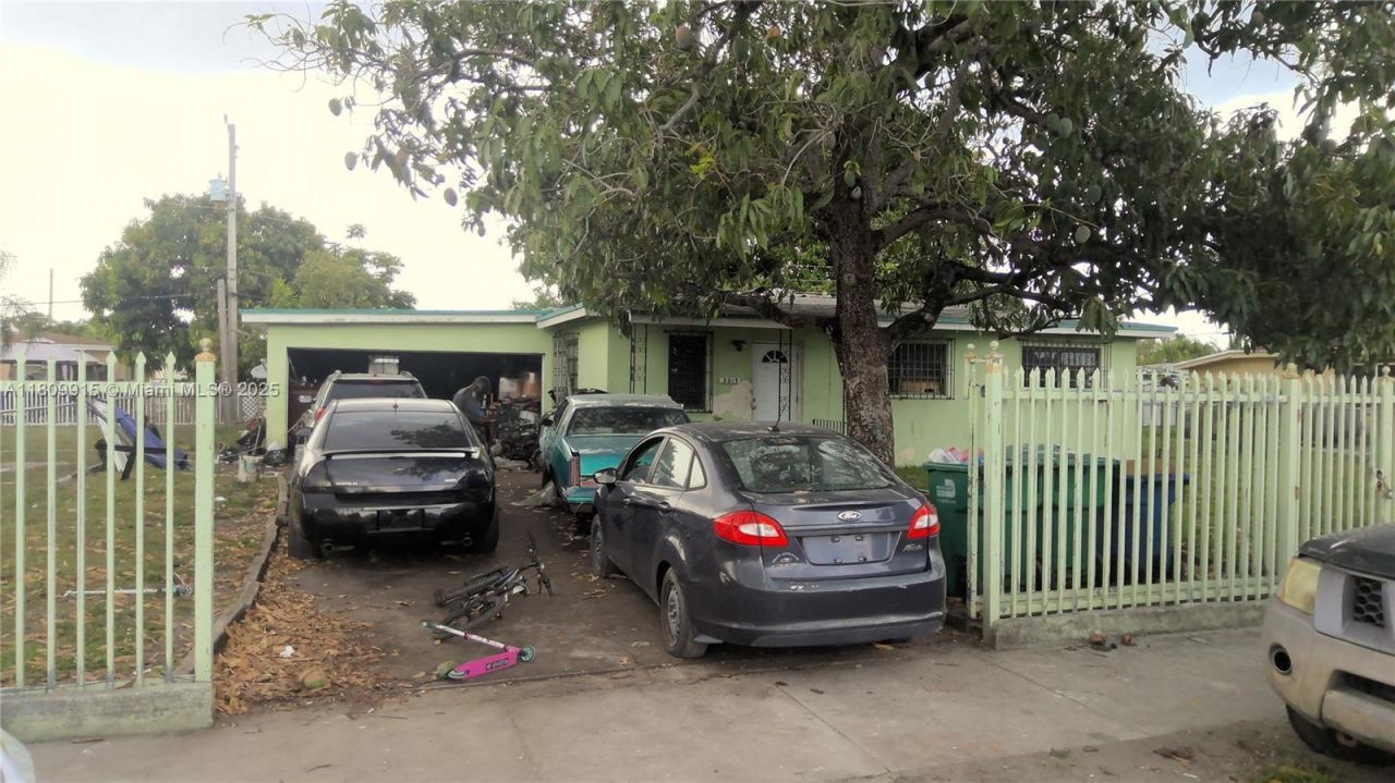 3015 NW 83rd St, Miami, FL 33147 Photo