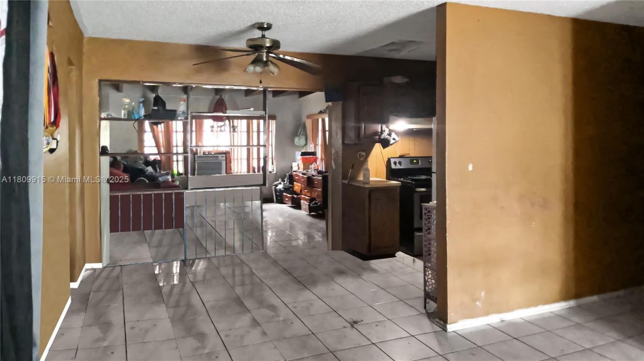 3015 NW 83rd St, Miami, FL 33147 Photo