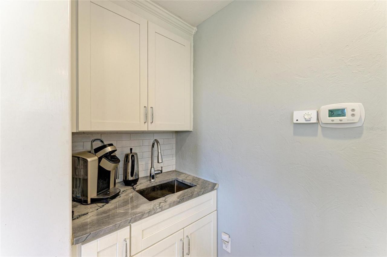 8963 Fishermens Bay Drive, Sarasota, FL 34231 Photo