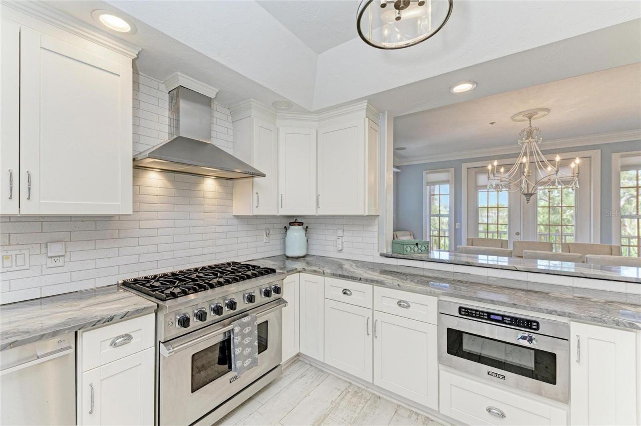 8963 Fishermens Bay Drive, Sarasota, FL 34231 Photo