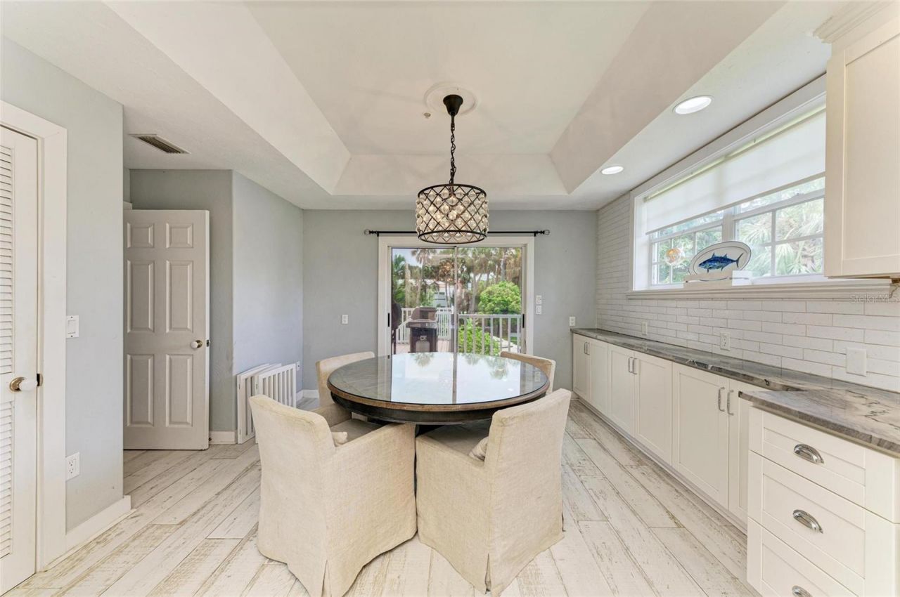8963 Fishermens Bay Drive, Sarasota, FL 34231 Photo