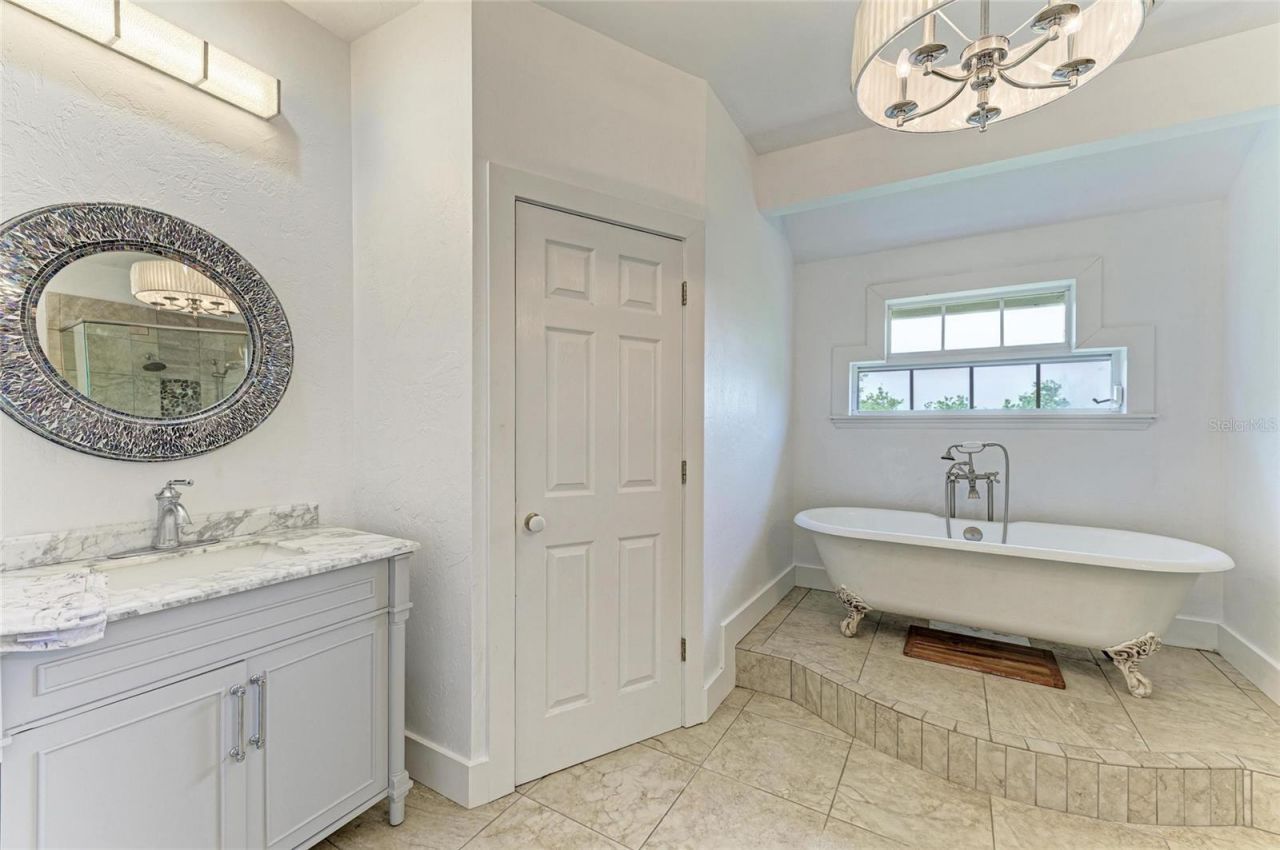 8963 Fishermens Bay Drive, Sarasota, FL 34231 Photo