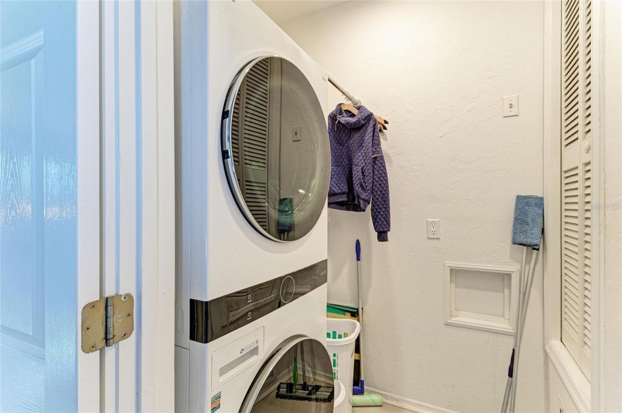 8963 Fishermens Bay Drive, Sarasota, FL 34231 Photo