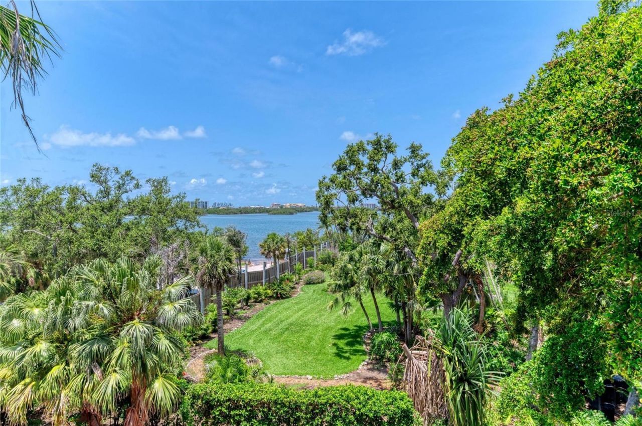 8963 Fishermens Bay Drive, Sarasota, FL 34231 Photo