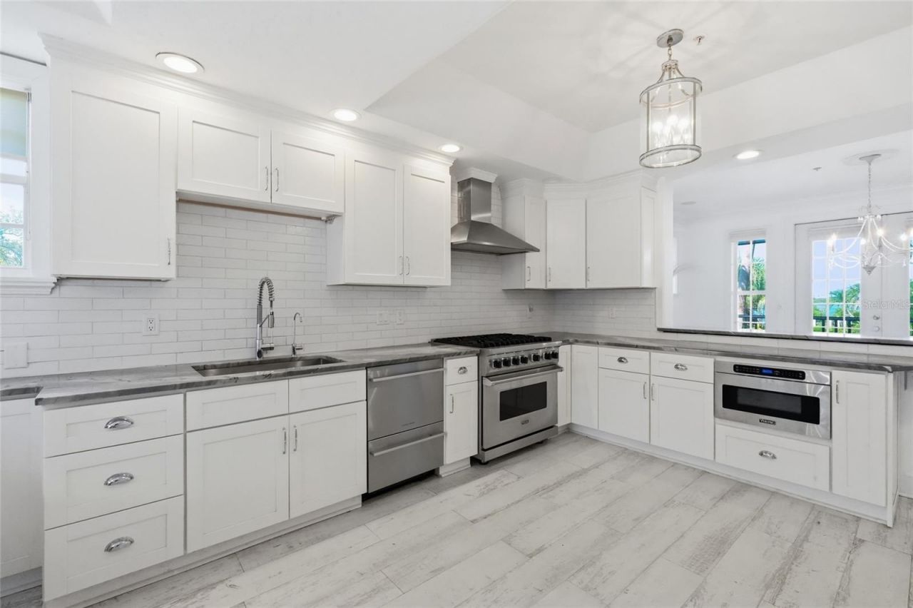 8963 Fishermens Bay Drive, Sarasota, FL 34231 Photo