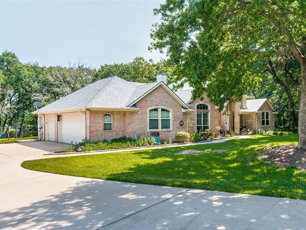 4401 Oak Shores Circle, Cross Roads, TX 76227