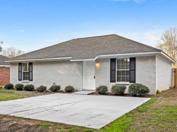 108 Kadens Kove, Magee, MS 39111