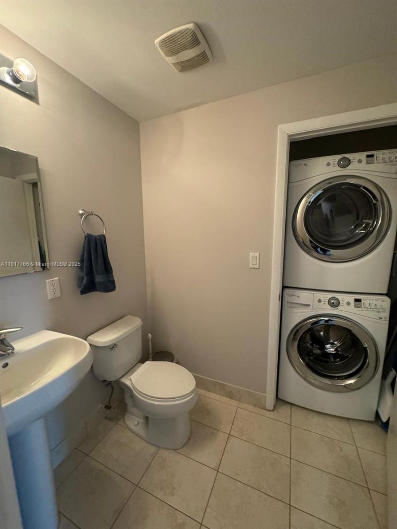 1900 N Bayshore Dr, Unit 3909, Miami, FL 33132 Photo