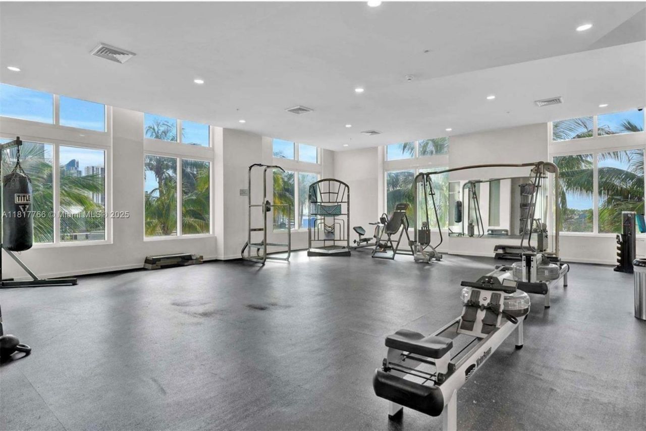 1900 N Bayshore Dr, Unit 3909, Miami, FL 33132 Photo