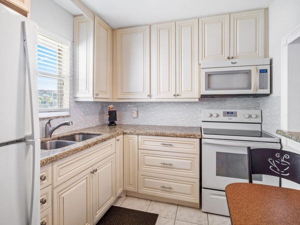 715 Lori Drive, Unit 213, Palm Springs, FL 33461