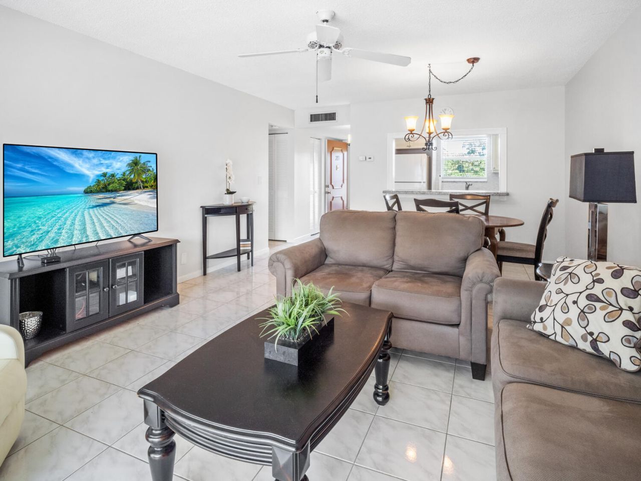 715 Lori Drive, Unit 213, Palm Springs, FL 33461 Photo