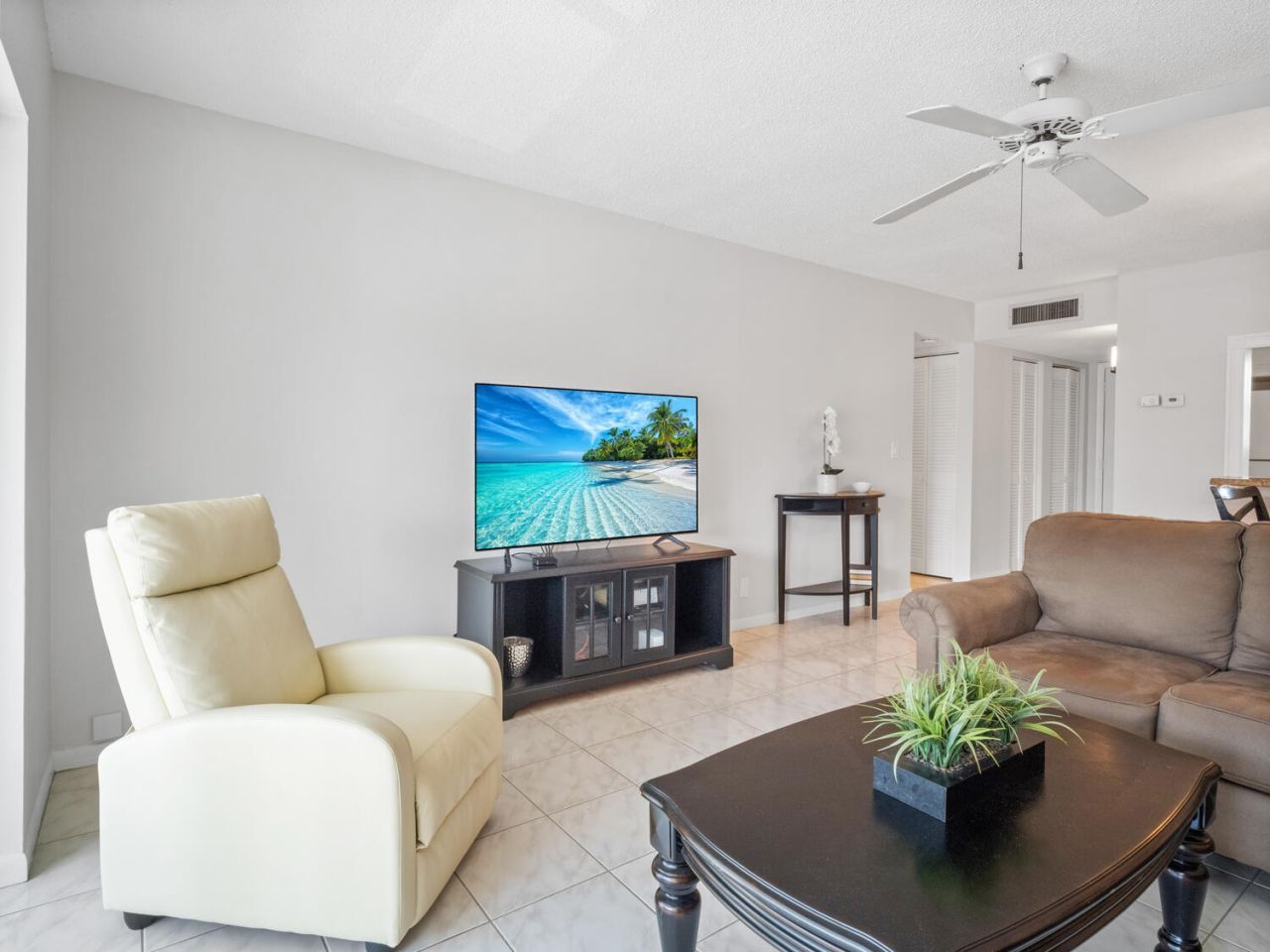 715 Lori Drive, Unit 213, Palm Springs, FL 33461 Photo