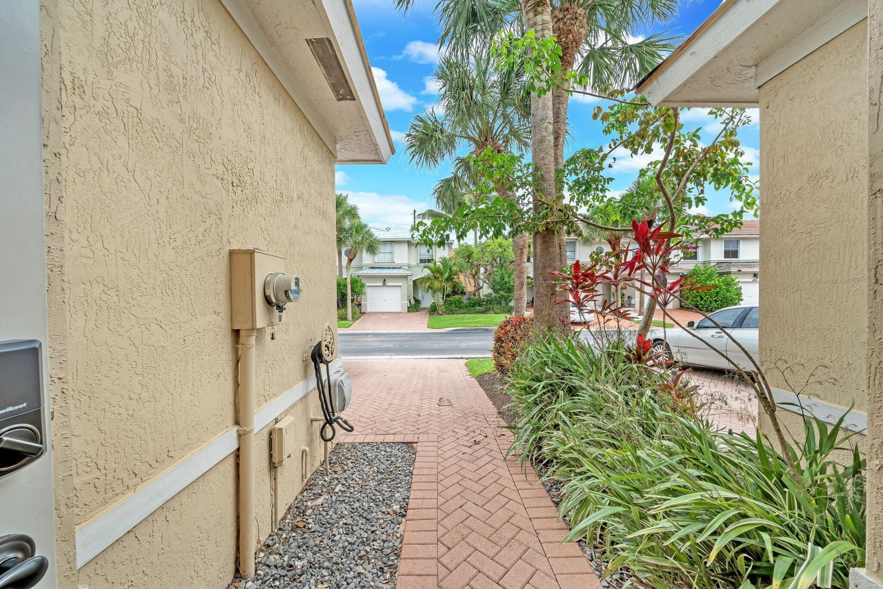 6086 Seminole Gardens Circle, Riviera Beach, FL 33418 Photo