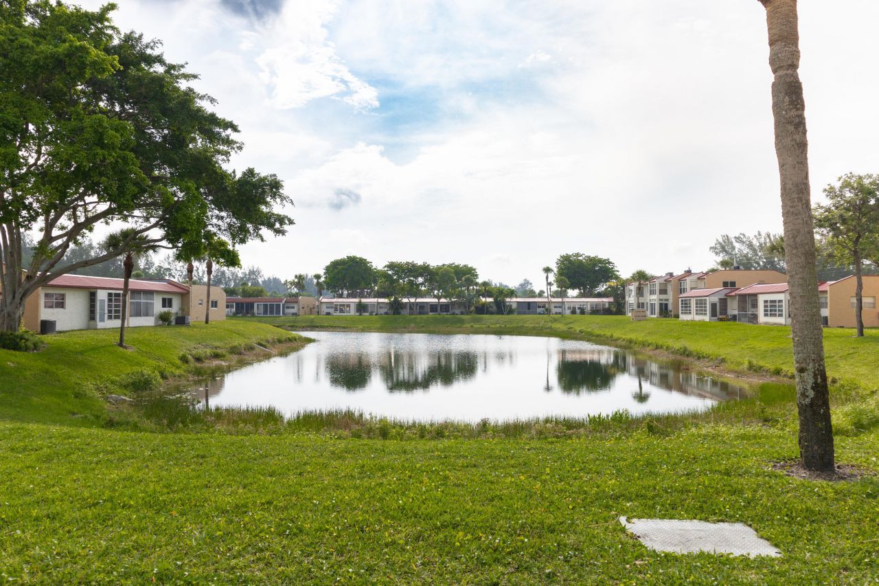 106 Lake Helen Drive, West Palm Beach, FL 33411 Photo