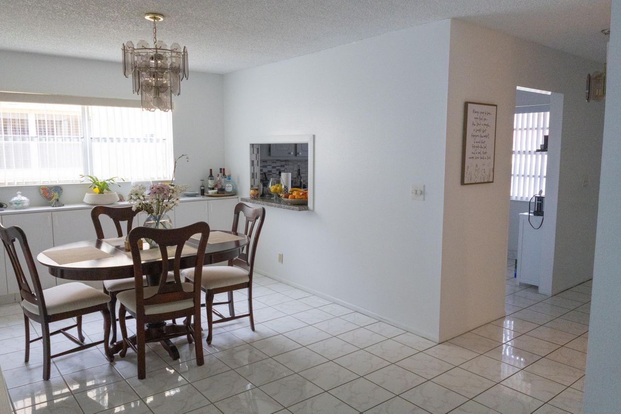 106 Lake Helen Drive, West Palm Beach, FL 33411 Photo