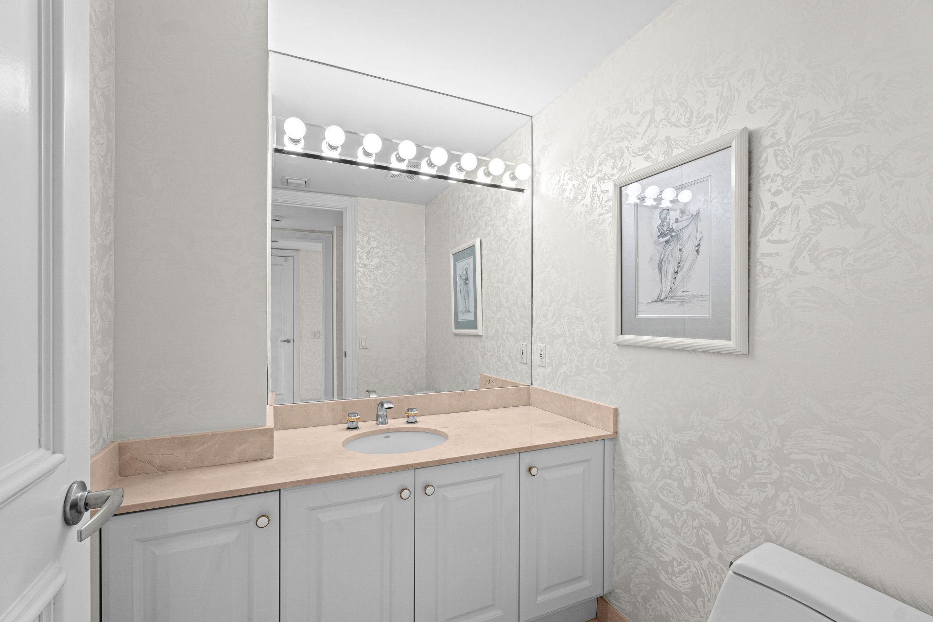 800 Ocean Drive, Unit 204, Juno Beach, FL 33408 Photo