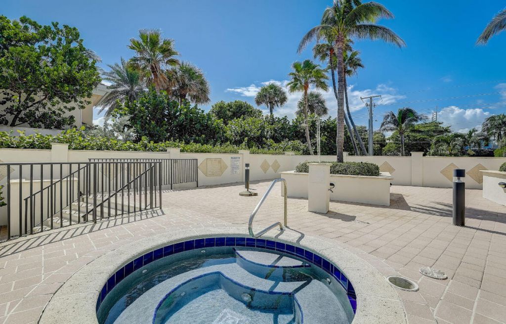 800 Ocean Drive, Unit 204, Juno Beach, FL 33408 Photo