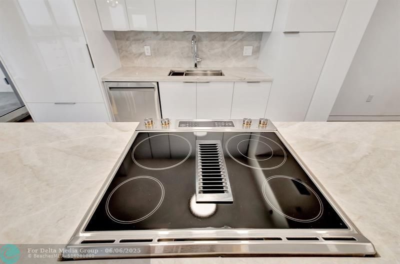 6301 Collins Avenue, Unit 1007, Miami Beach, FL 33141 Photo