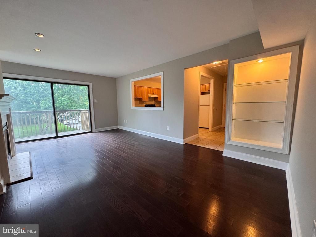 423 Lawrenceville Road, Unit 102, Lawrenceville, NJ 08648 Main Photo