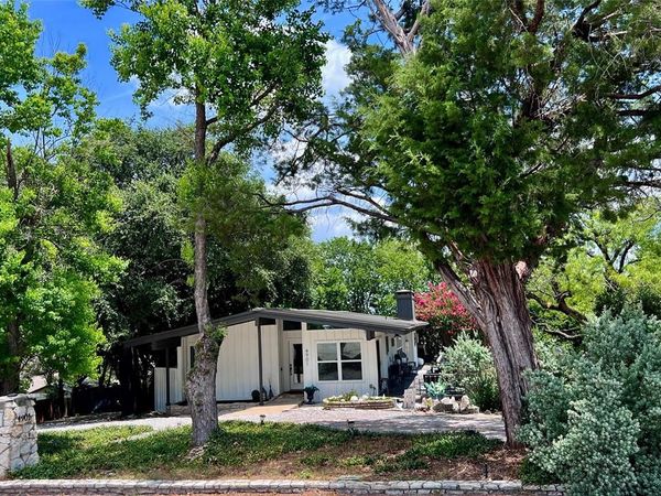 4901 Fairway Court, De Cordova, TX 76049