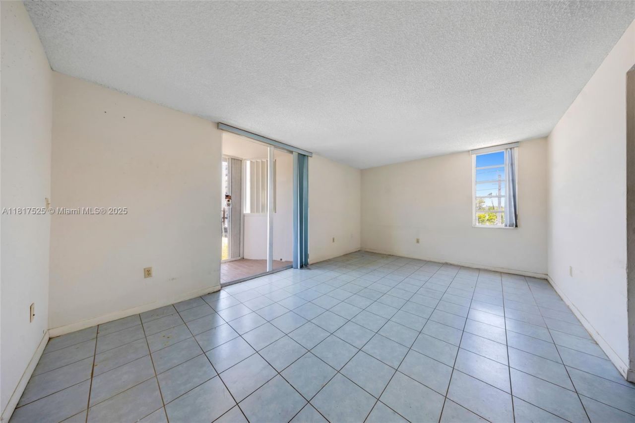 7921 Byron Ave, Unit 407, Miami Beach, FL 33141 Photo