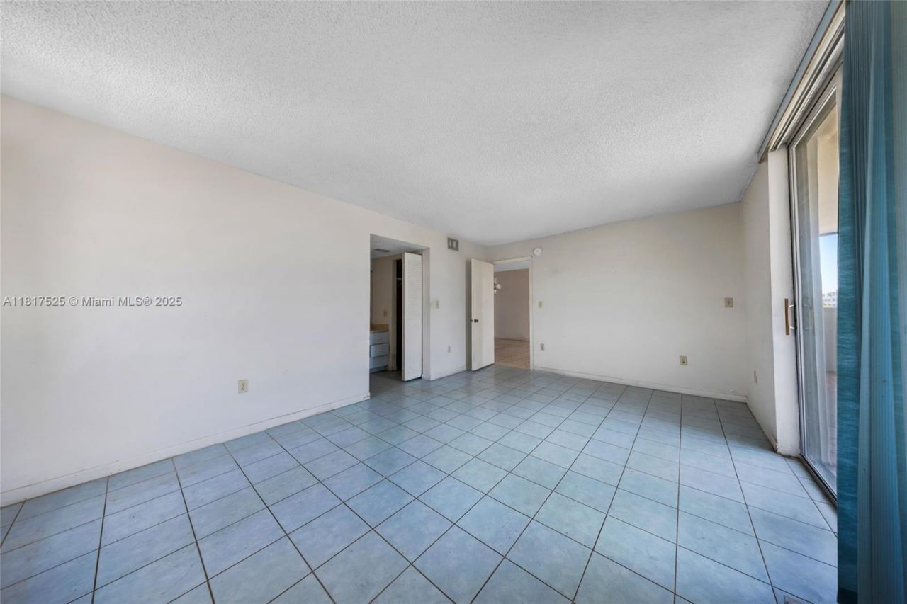 7921 Byron Ave, Unit 407, Miami Beach, FL 33141 Photo