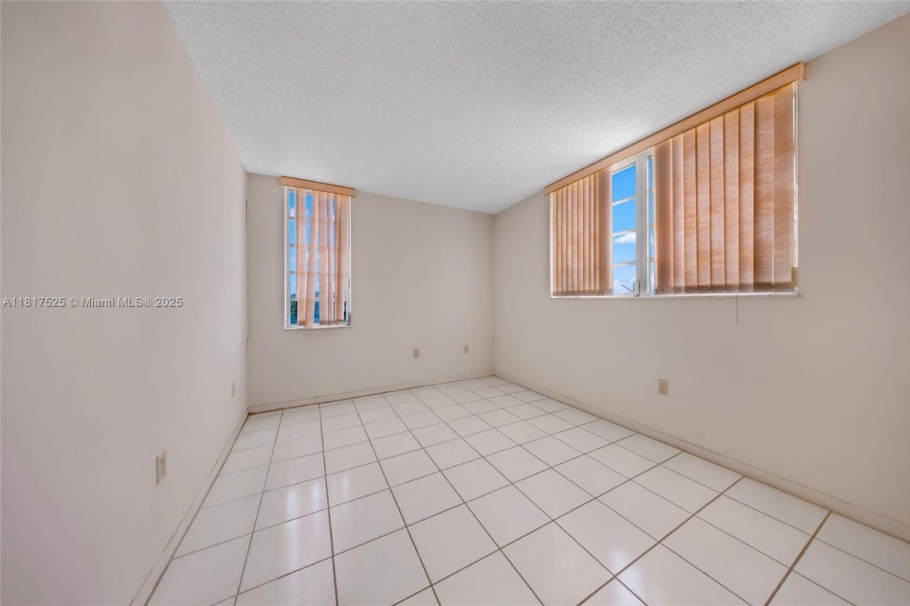7921 Byron Ave, Unit 407, Miami Beach, FL 33141 Photo