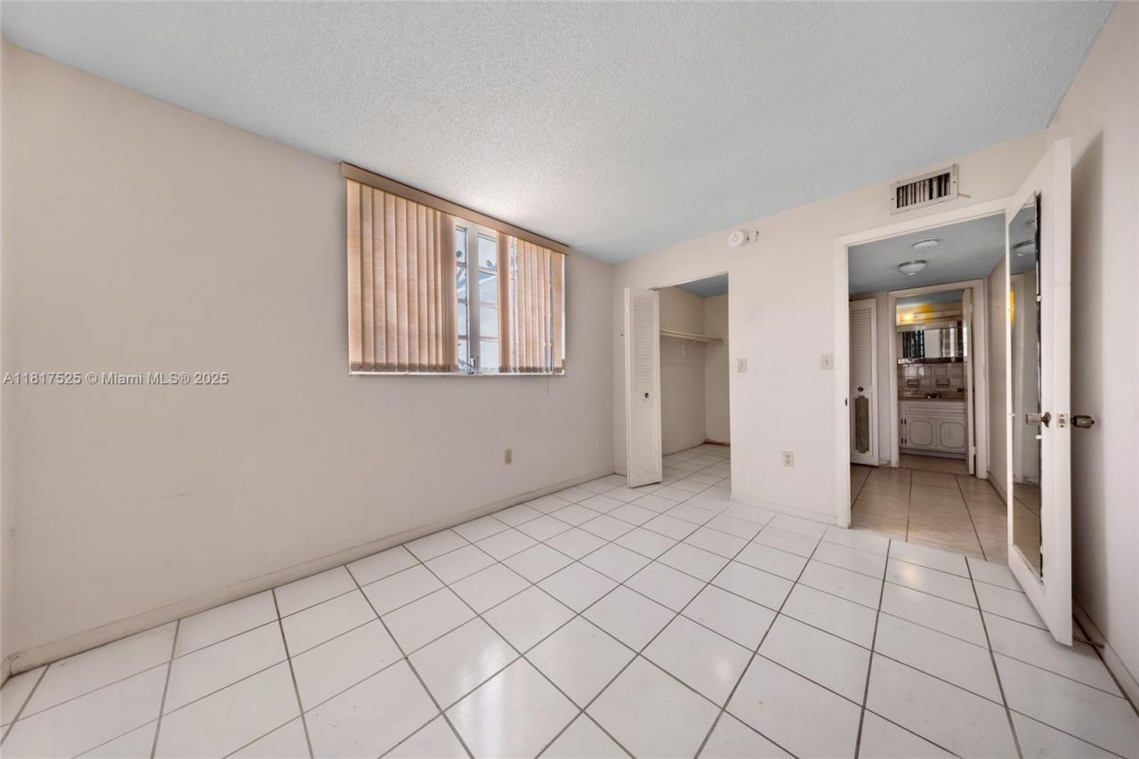 7921 Byron Ave, Unit 407, Miami Beach, FL 33141 Photo