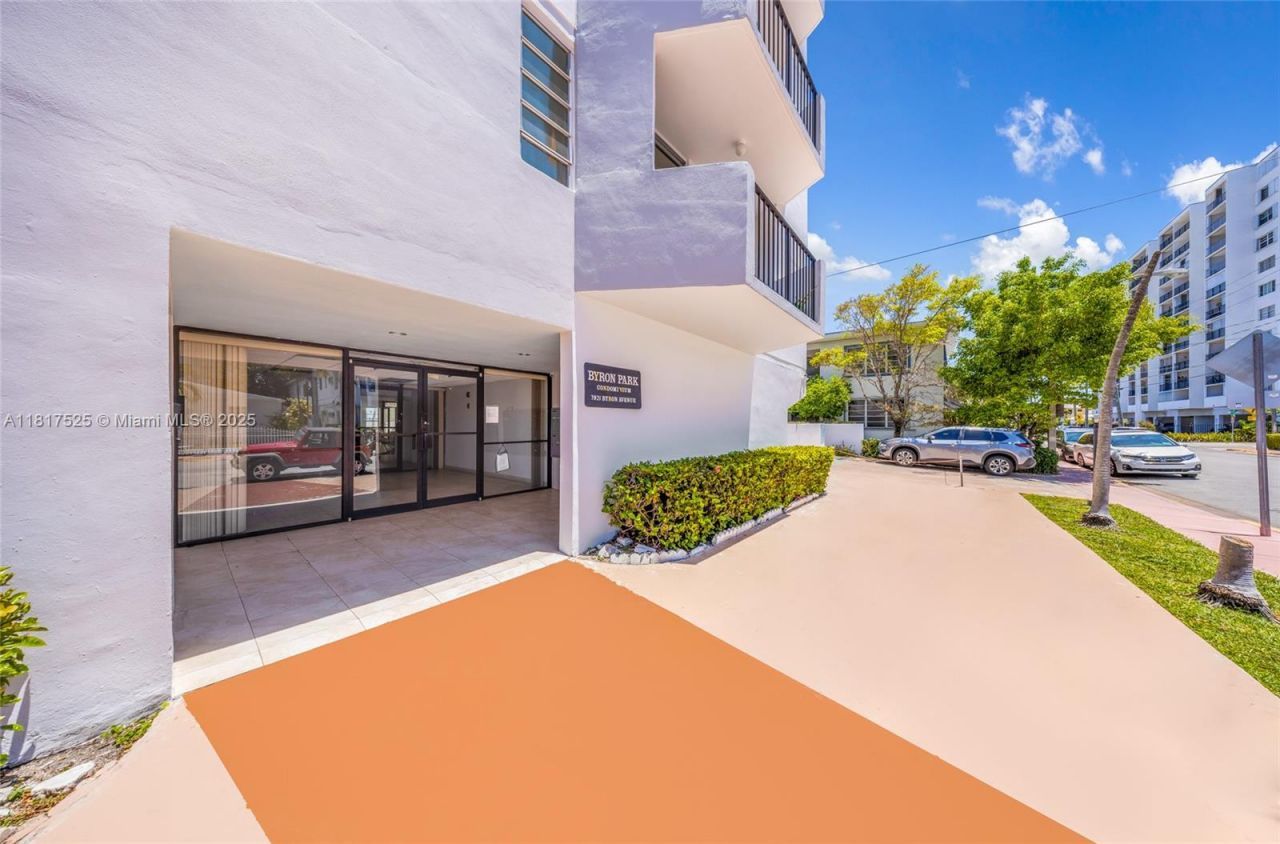 7921 Byron Ave, Unit 407, Miami Beach, FL 33141 Photo