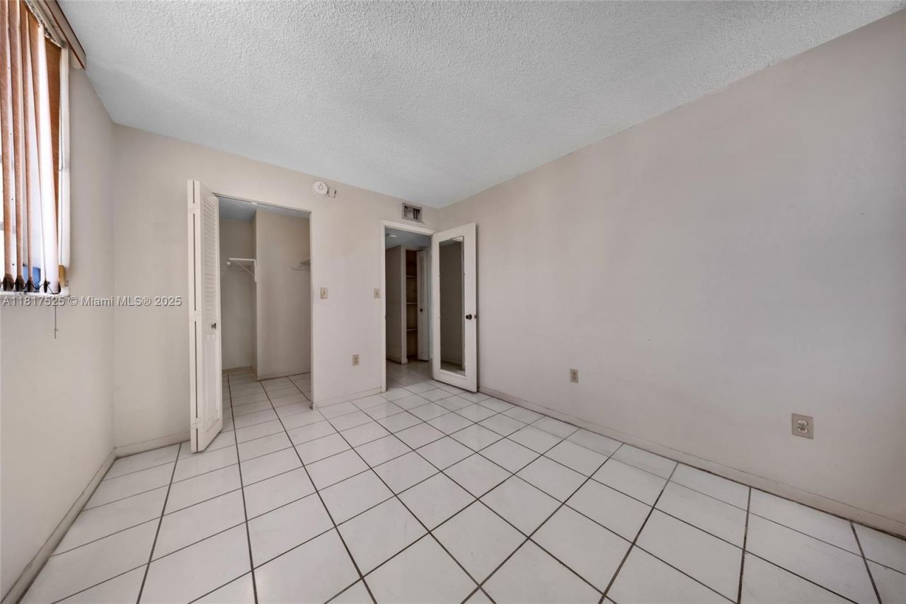 7921 Byron Ave, Unit 407, Miami Beach, FL 33141 Photo