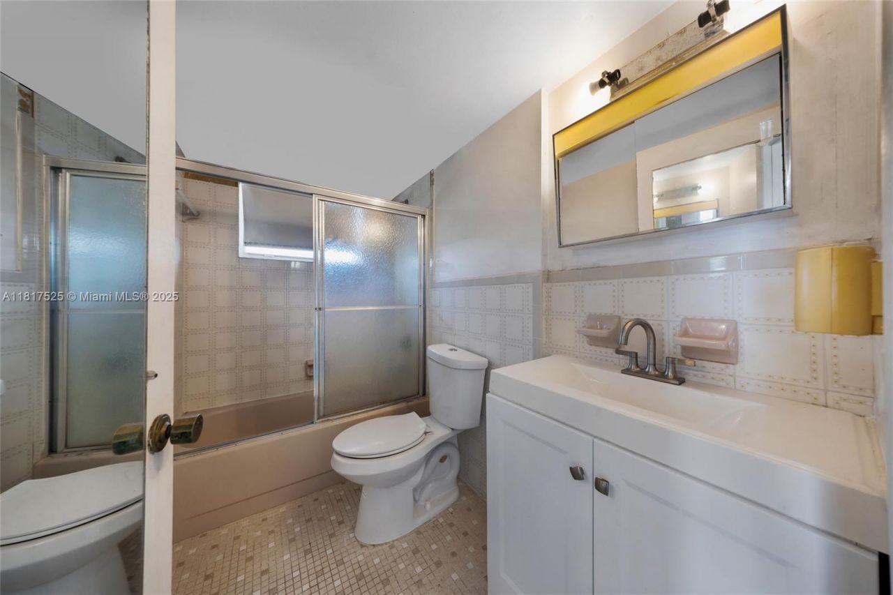 7921 Byron Ave, Unit 407, Miami Beach, FL 33141 Photo