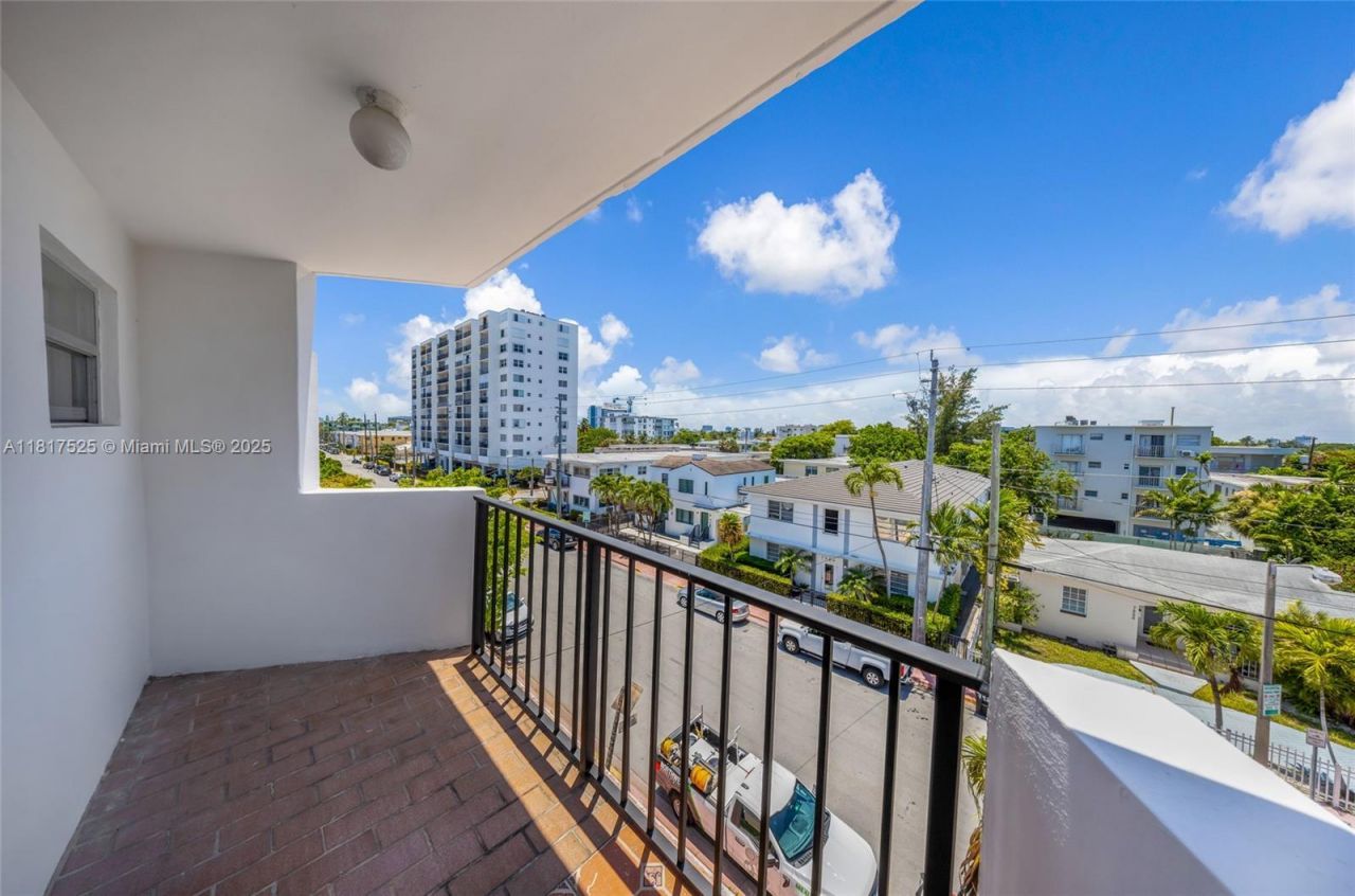 7921 Byron Ave, Unit 407, Miami Beach, FL 33141 Photo