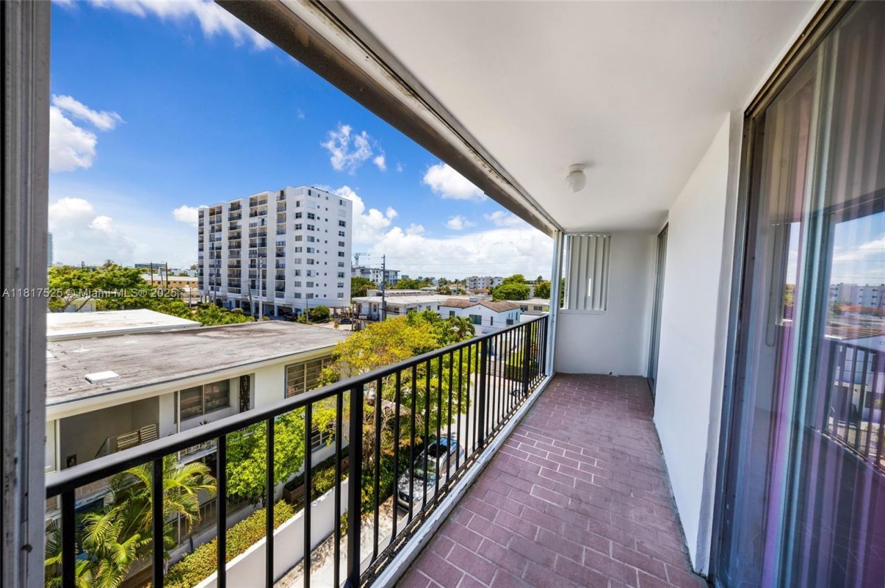 7921 Byron Ave, Unit 407, Miami Beach, FL 33141 Photo