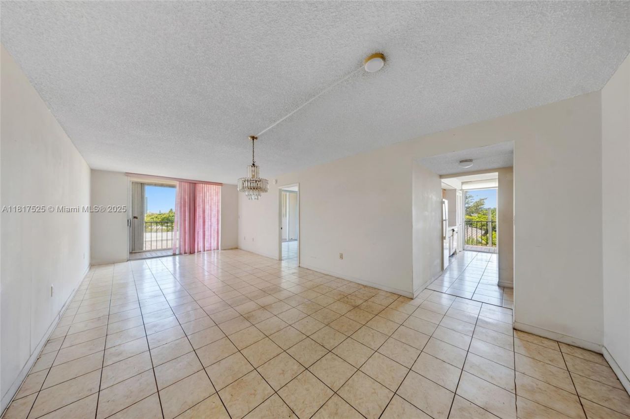 7921 Byron Ave, Unit 407, Miami Beach, FL 33141 Photo