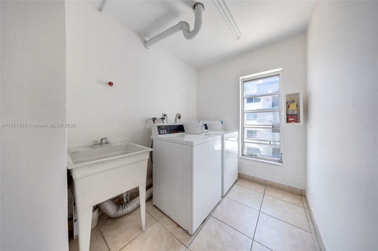7921 Byron Ave, Unit 407, Miami Beach, FL 33141 Photo