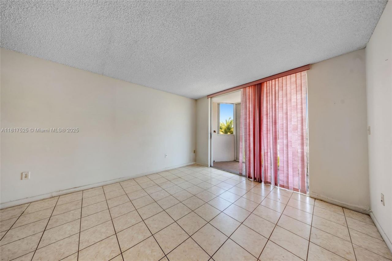 7921 Byron Ave, Unit 407, Miami Beach, FL 33141 Photo