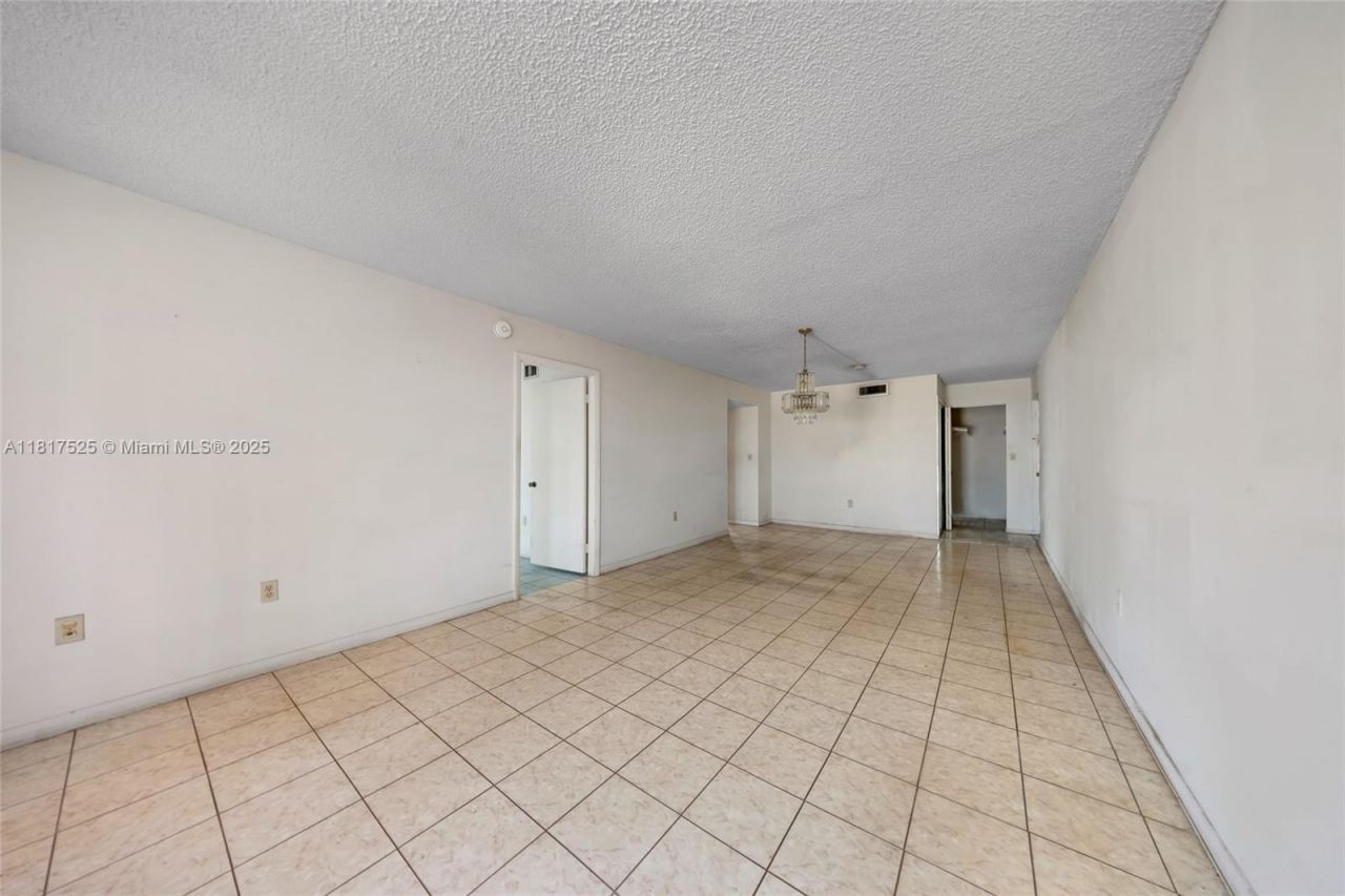7921 Byron Ave, Unit 407, Miami Beach, FL 33141 Photo