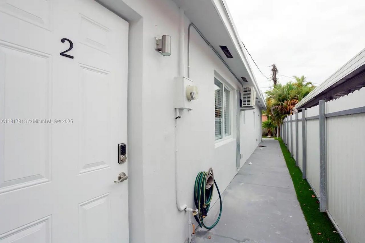 1647 NW 29th Ave, Unit 2, Miami, FL 33125 Photo