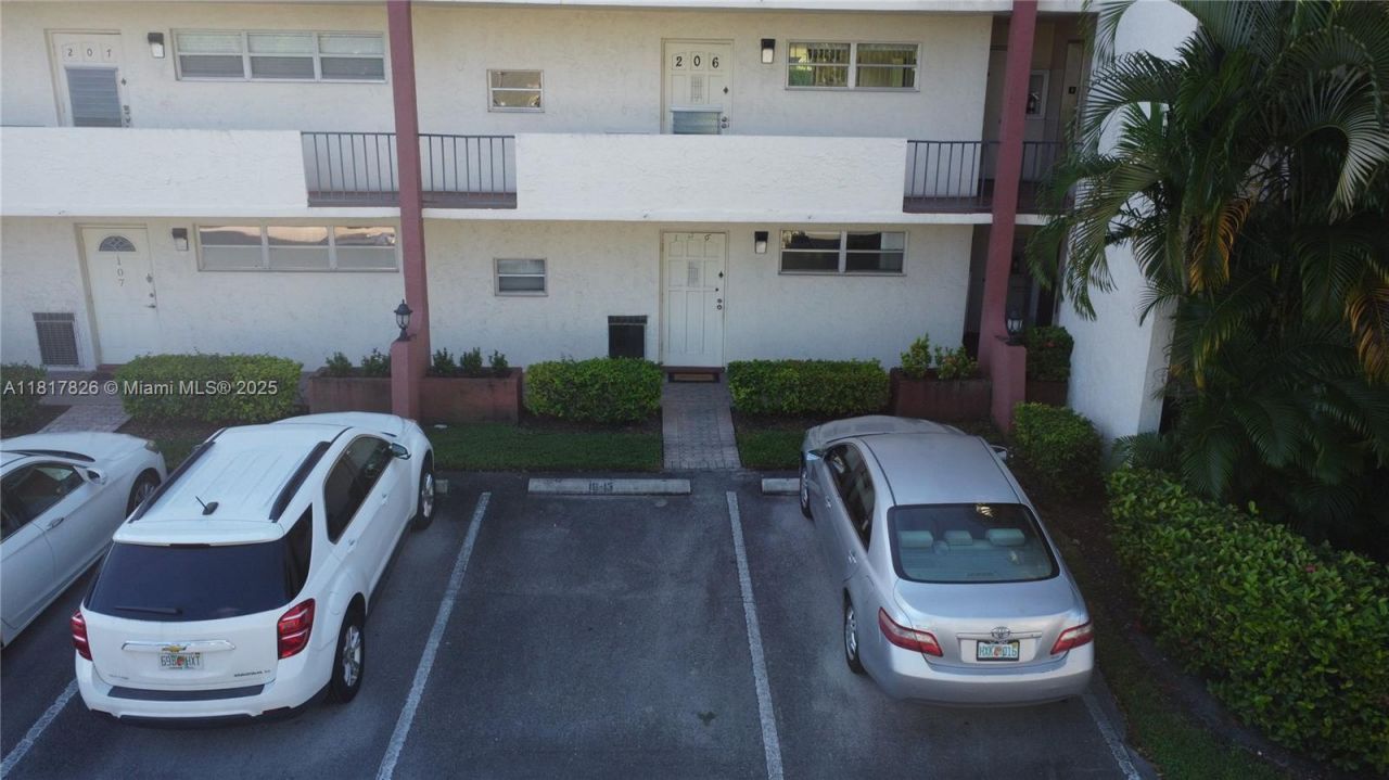 9820 S Hollybrook Lake Dr, Unit 106, Pembroke Pines, FL 33025 Photo
