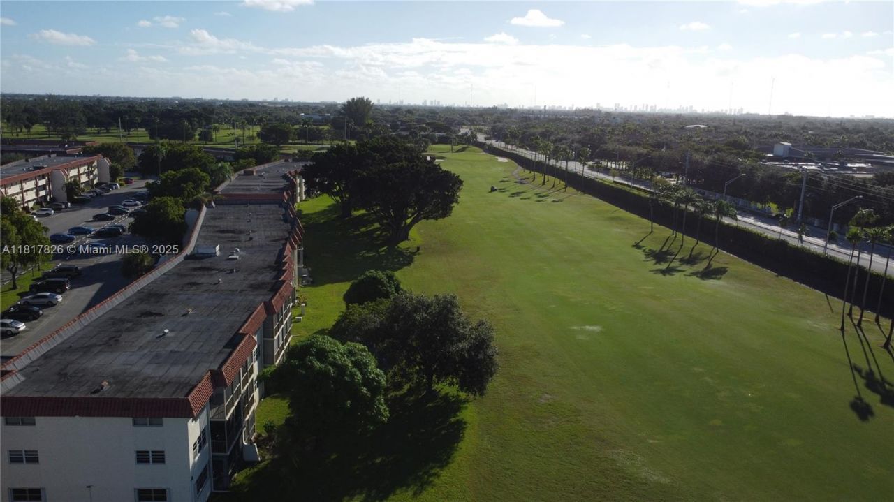 9820 S Hollybrook Lake Dr, Unit 106, Pembroke Pines, FL 33025 Photo