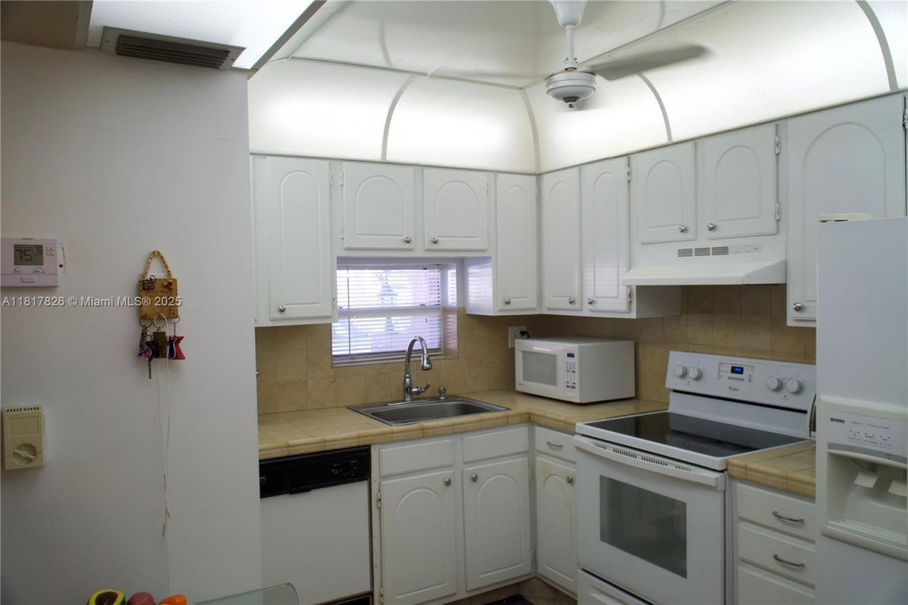 9820 S Hollybrook Lake Dr, Unit 106, Pembroke Pines, FL 33025 Photo