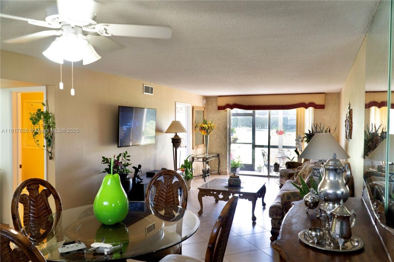 9820 S Hollybrook Lake Dr, Unit 106, Pembroke Pines, FL 33025 Photo