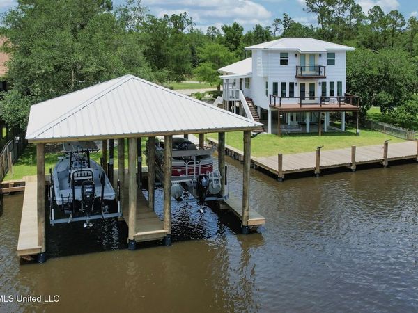 6085 Shawnee Street, Kiln, MS 39556