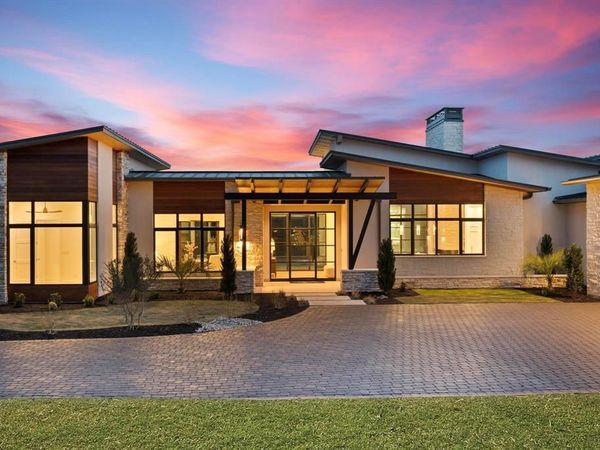 1047 Overlook PKWY, Horseshoe Bay, TX 78657