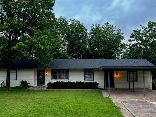 522 E Kempner Street, Mabank, TX 75147