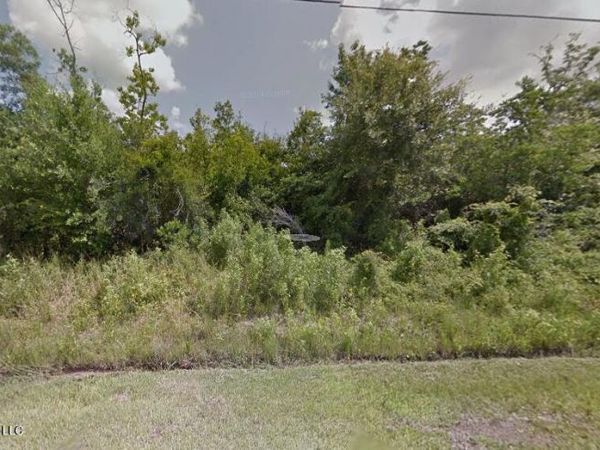 01 Beverly Street, Bay Saint Louis, MS 39520