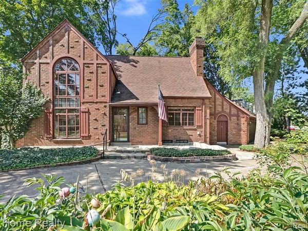 27943 Sunset Boulevard W, Lathrup Village, MI 48076