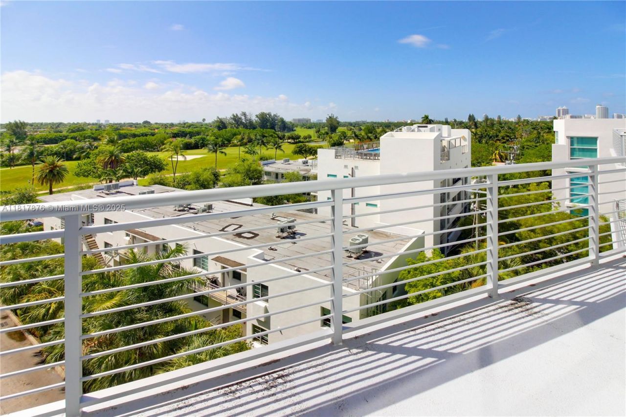 2001 Meridian Ave, Unit PH-21, Miami Beach, FL 33139 Photo