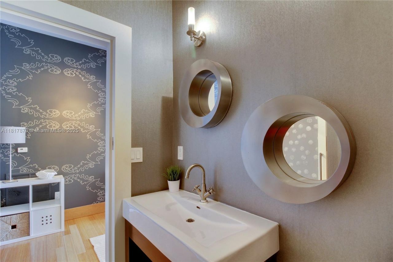 2001 Meridian Ave, Unit PH-21, Miami Beach, FL 33139 Photo